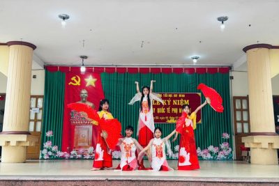 Chào mừng Ngày Quốc tế Phụ nữ 8/3 🌸 Nhân ngày đặc biệt này, xin gửi những lời chúc tốt đẹp nhất tới các bà, các mẹ, các cô giáo và toàn thể chị em phụ nữ. Chúc mọi người luôn mạnh khoẻ, xinh đẹp, hạnh phúc và tràn đầy năng lượng tích cực. Xin cảm ơn các cô giáo – những người luôn tận tâm, yêu thương và kiên nhẫn dìu dắt các em học sinh từng ngày. Chúc các cô luôn giữ mãi nụ cười, niềm đam mê và tiếp tục lan tỏa thật nhiều yêu thương trong mái trường thân yêu. 💐