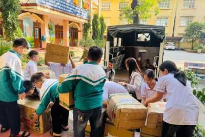 Cô, trò Trường Tiểu học Duy Minh (Ninh Bình) hướng về đồng bào vùng lũ